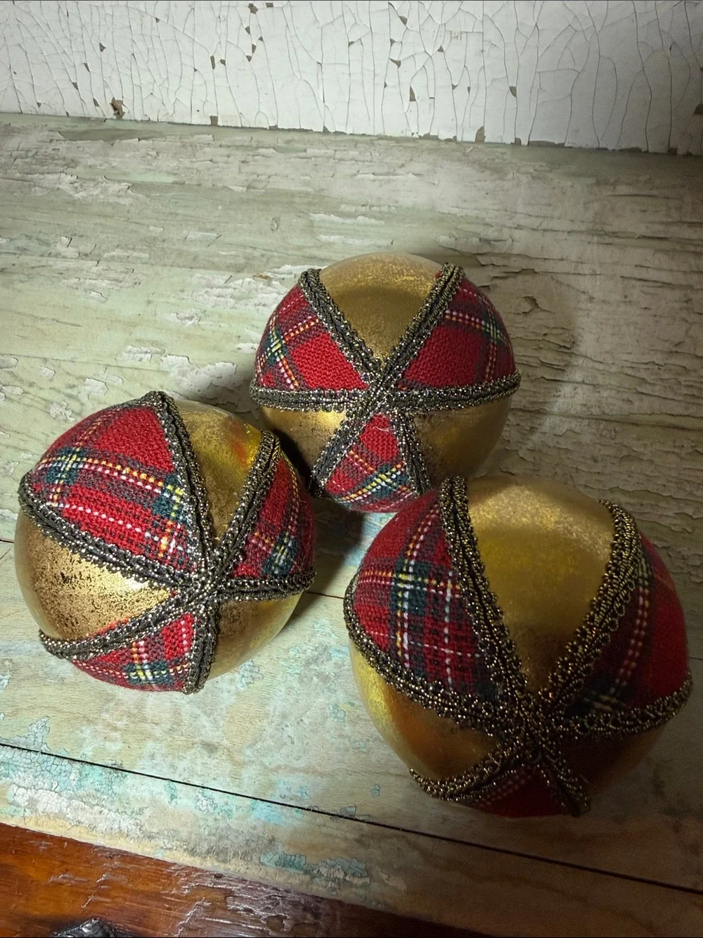 Festive Plaid & Gold Holiday Ornament Set - Red
